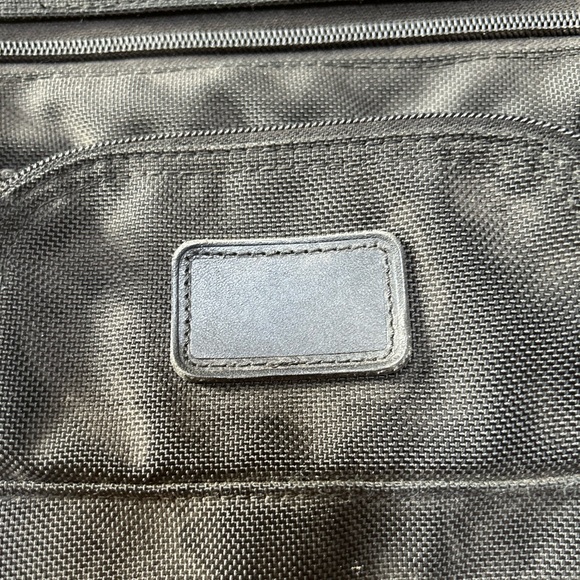 Tumi Nylon Small Messenger Bag Made In America - Picture 5 of 14